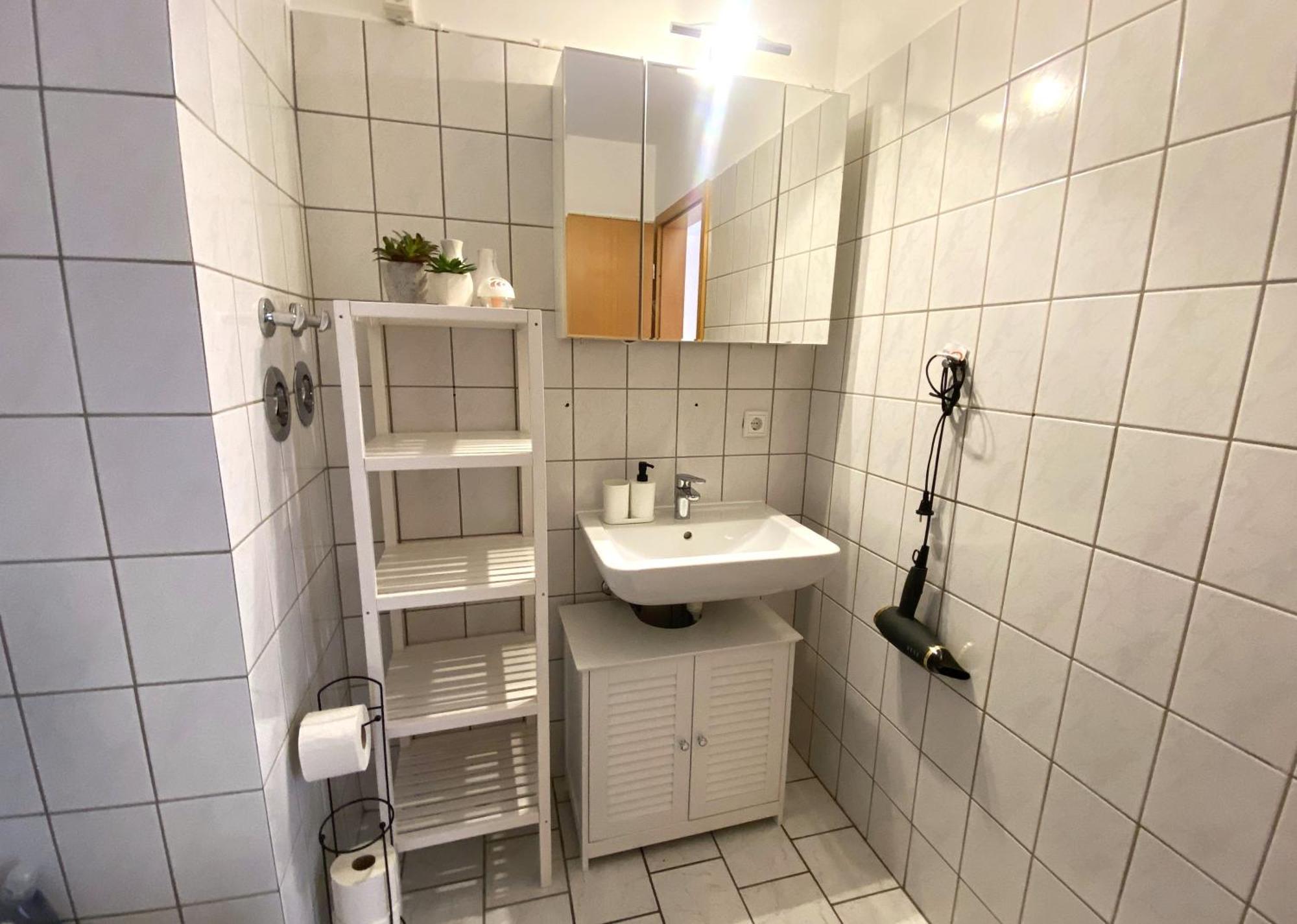 Schoelerberg Apartment Mit Tiefgaragenparkplatz Und Kingsize-Bett ออสนาบรึค ภายนอก รูปภาพ